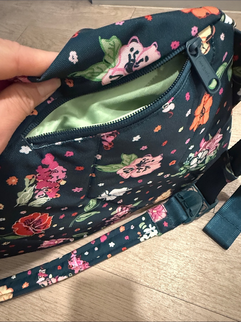 Vera Bradley ReActive Floral Sling Backpack Crossbody Travel Bag - Picture 7 of 8